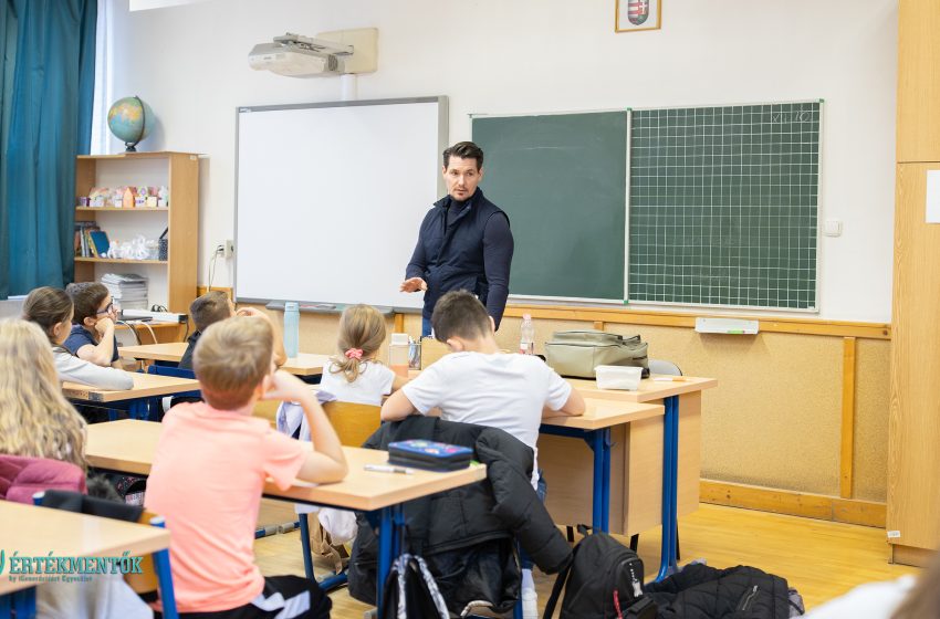  Arconic Projekt: digitális írástudás és online biztonság